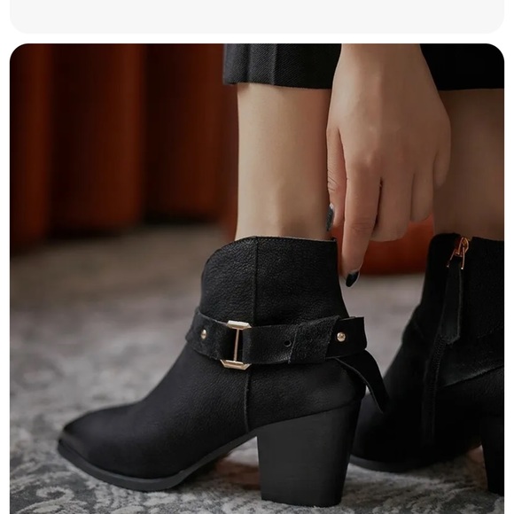230(1.5)Retro Style Women Buckle Pointed Toe Chunky Block Heel Chelsea Ankle - Picture 2 of 5